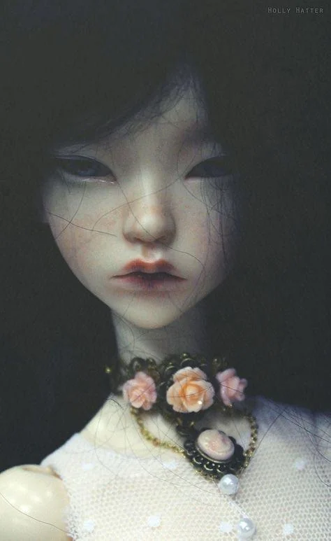 How do i correctly prompt character portraits that look like these dolls? picture 4 of 4