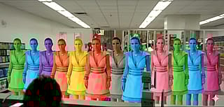 Spot postemobile super convenzenza Extend the image to add more different colored duplicates of the girl on the left and more different colored duplicates of the girl on the right'