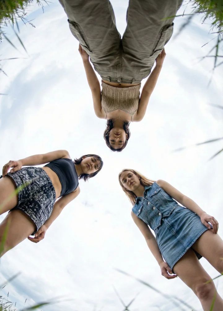 Challenge - try to generate this pose. picture 1 of 1