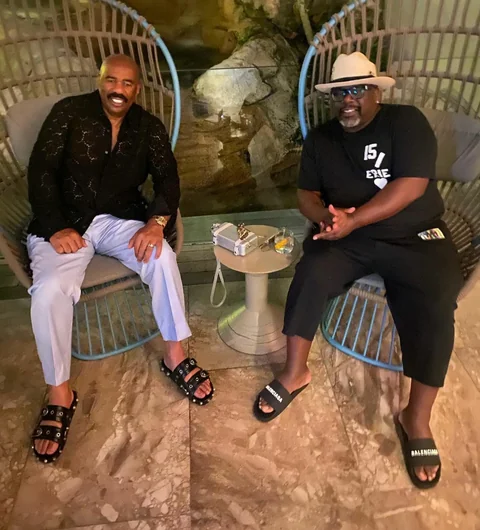 Steve Harvey enjoying a nice summer vacation ☀️🌻🌞 picture 1 of 1