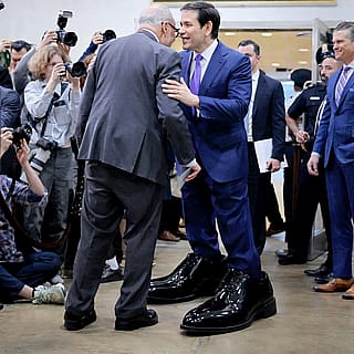 Can someone tell this guy his shoes are too big.'