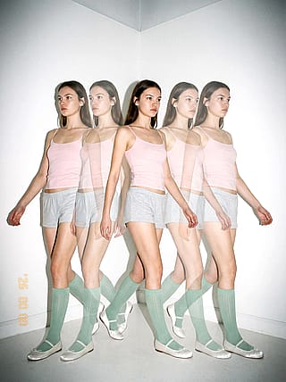 Lost in a dream ✨ Do you like this glitchy vibe?'