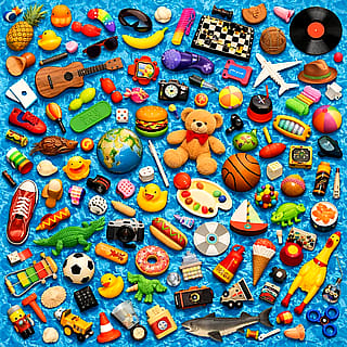 "Find the-fidget spinner,beach ball,and marble."'