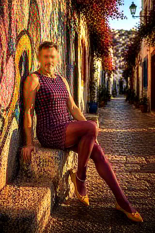 Three Poses, One Alley, One Identity'