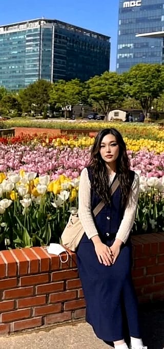 Sunday vibes at the flower festival 🌷'