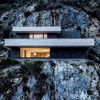 Mansion's in the mountains'