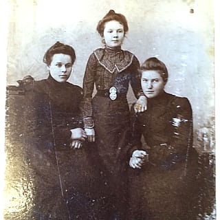 Restoration of old photos by Ai'