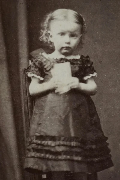 Recovered lost colors, sharpened faces and repaired damaged areas.thanks ai picture 6 of 10