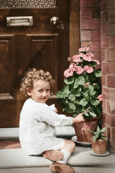 Recovered lost colors, sharpened faces and repaired damaged areas.thanks ai picture 8 of 10