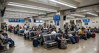 Ticketed Waiting Room for basic customers at railroad station'