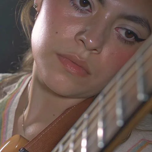 Guitar woman picture 1 of 1