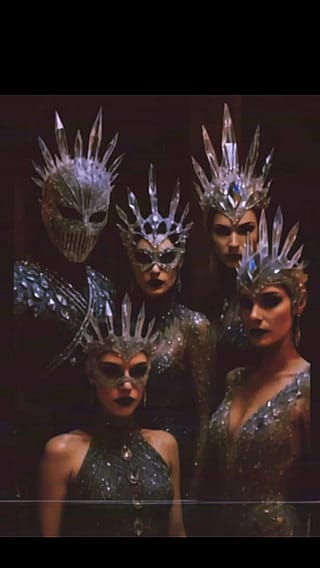 Glamour Below'
