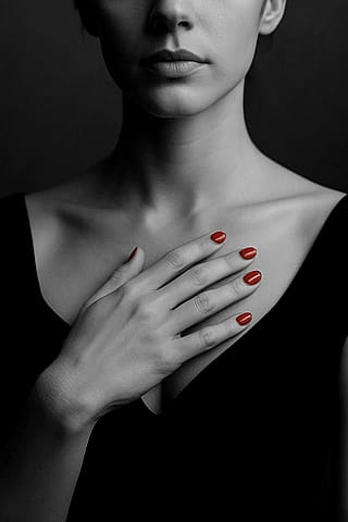 Scarlet Nails'
